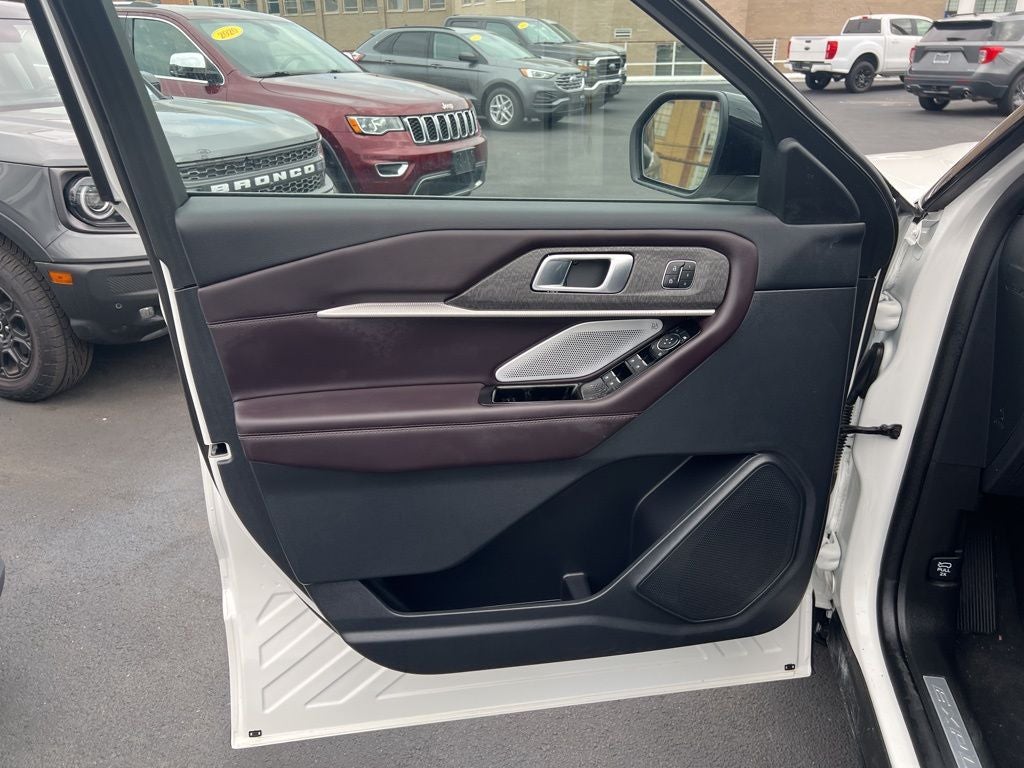 2025 Ford Explorer Platinum